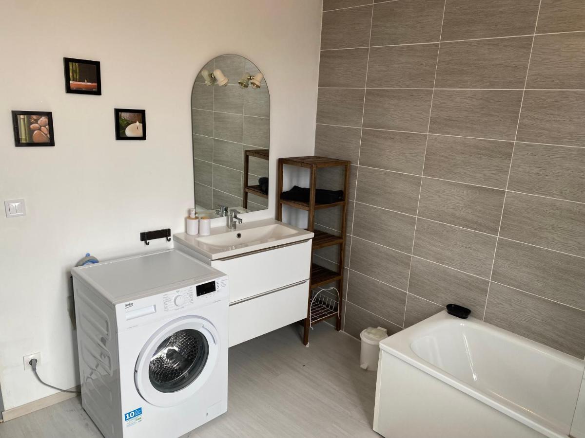 Joli Appartement Avec Parking Gratuit Sur Place Givet Eksteriør bilde