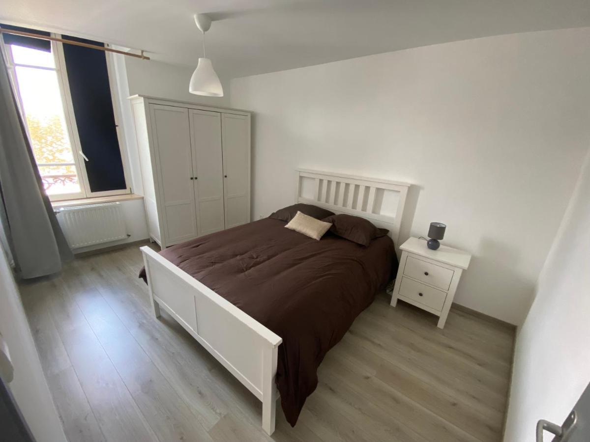 Joli Appartement Avec Parking Gratuit Sur Place Givet Eksteriør bilde