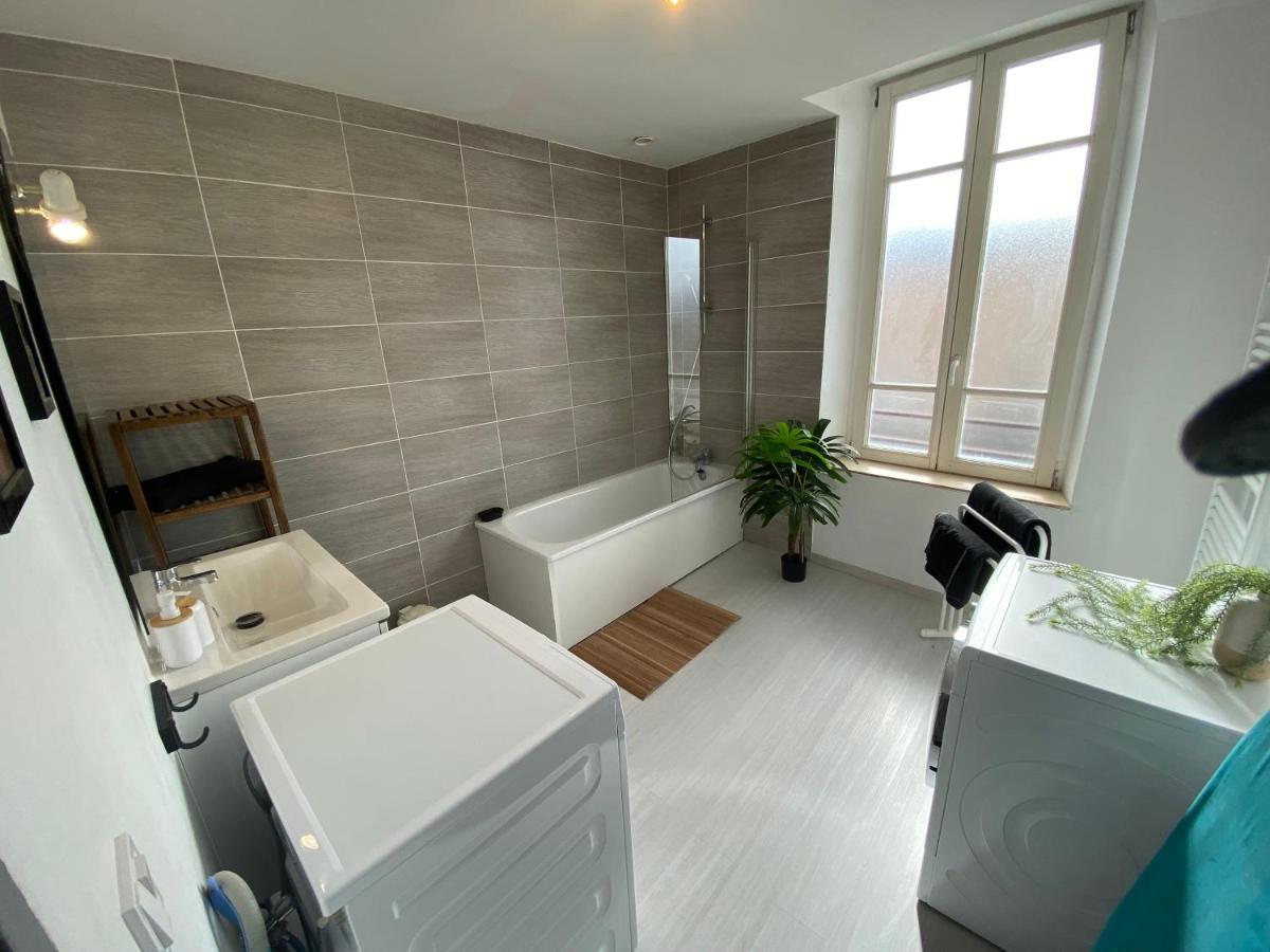 Joli Appartement Avec Parking Gratuit Sur Place Givet Eksteriør bilde