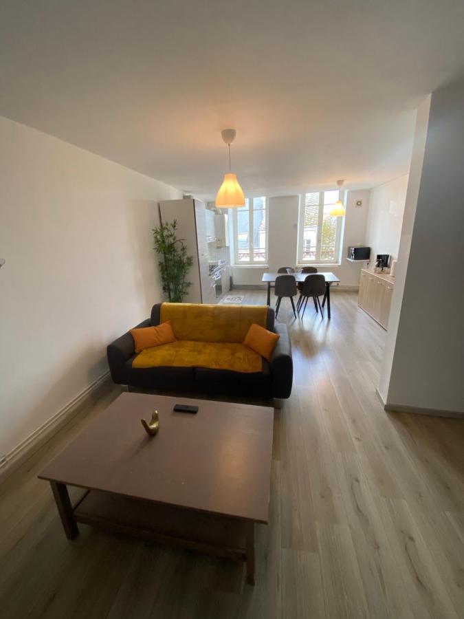 Joli Appartement Avec Parking Gratuit Sur Place Givet Eksteriør bilde