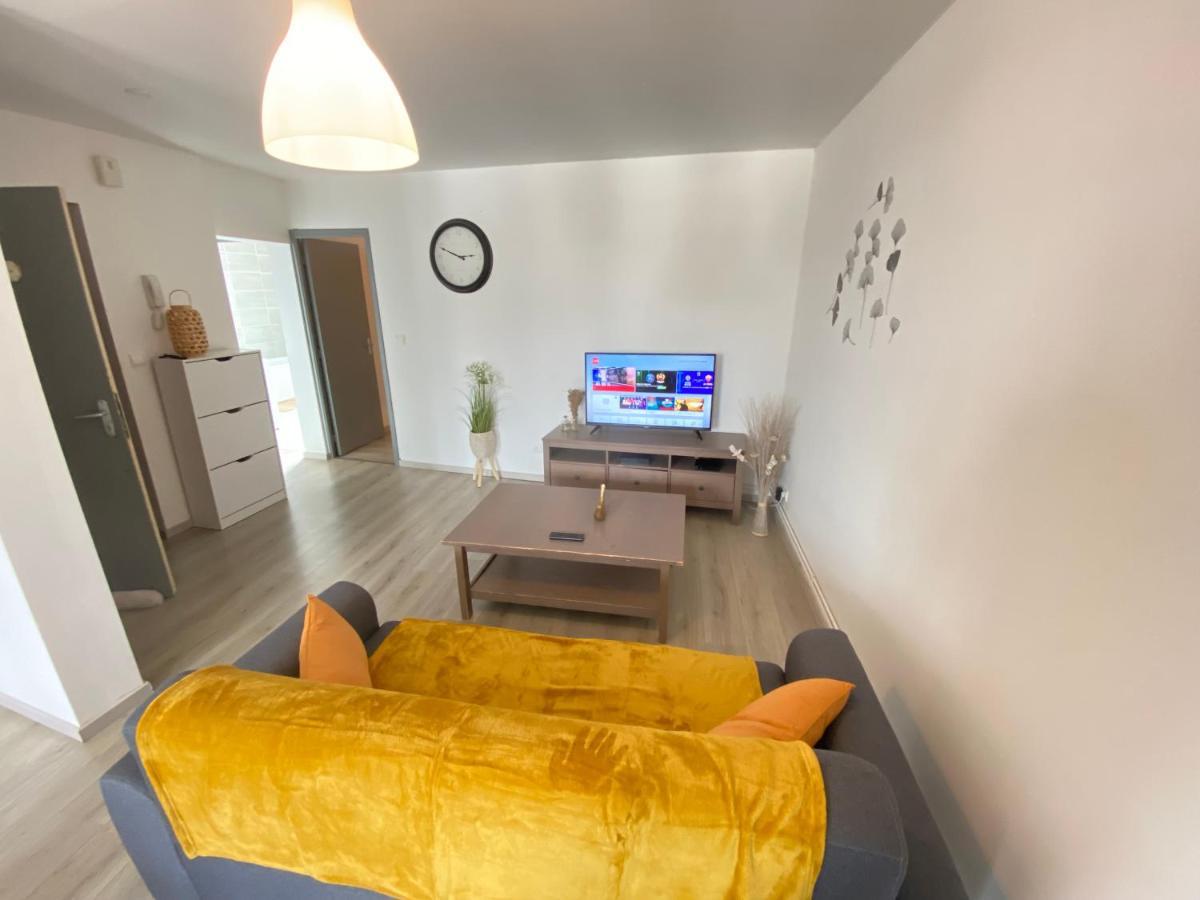 Joli Appartement Avec Parking Gratuit Sur Place Givet Eksteriør bilde