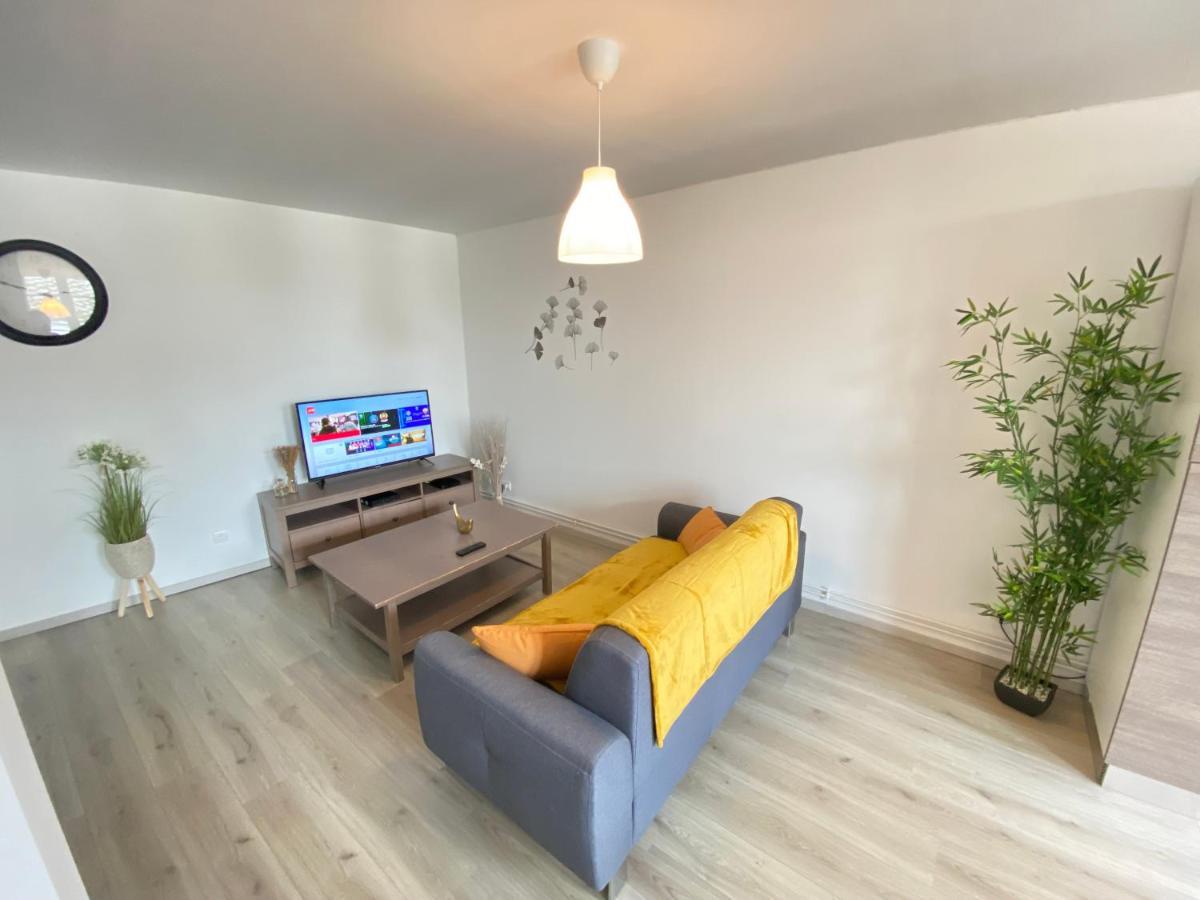 Joli Appartement Avec Parking Gratuit Sur Place Givet Eksteriør bilde