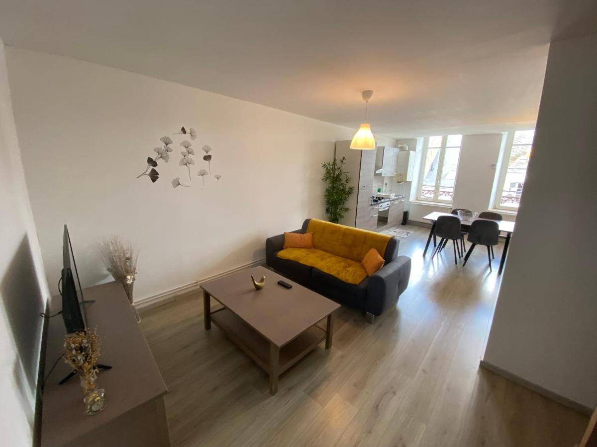 Joli Appartement Avec Parking Gratuit Sur Place Givet Eksteriør bilde